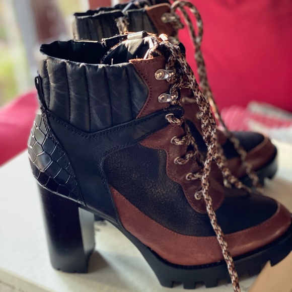 ANKLE BOOTS 🥾 NWOB - Picture 2 of 5